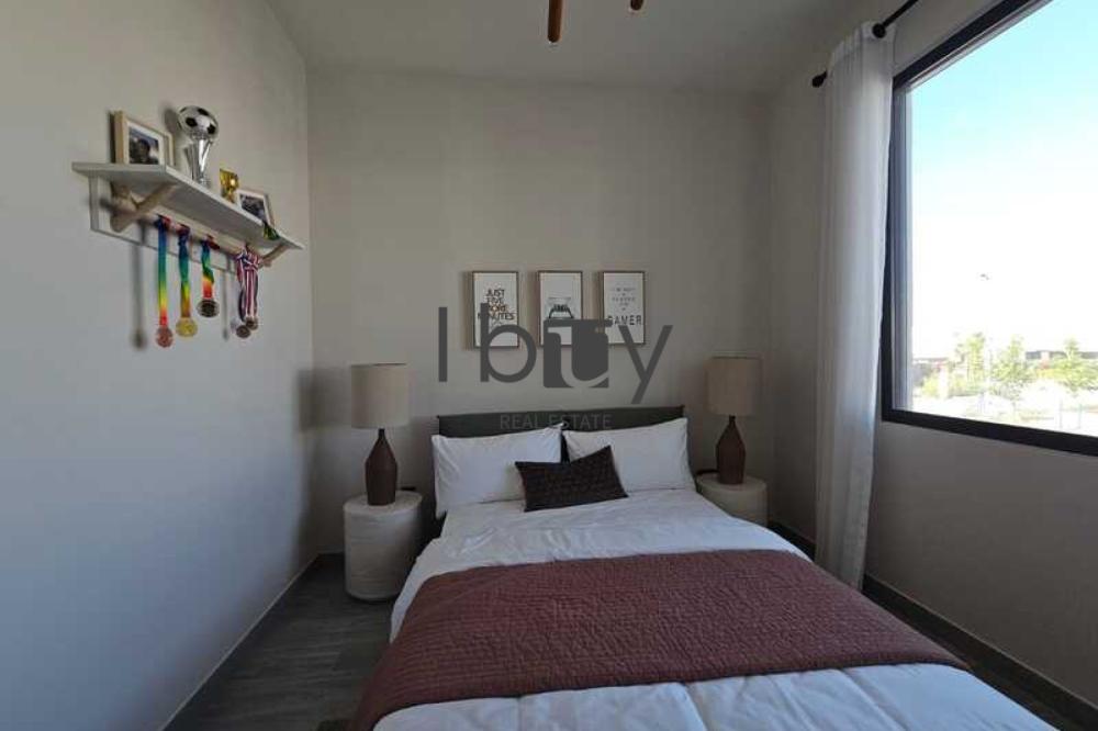 Single Row | Mid Unit | Next to Community Centre |