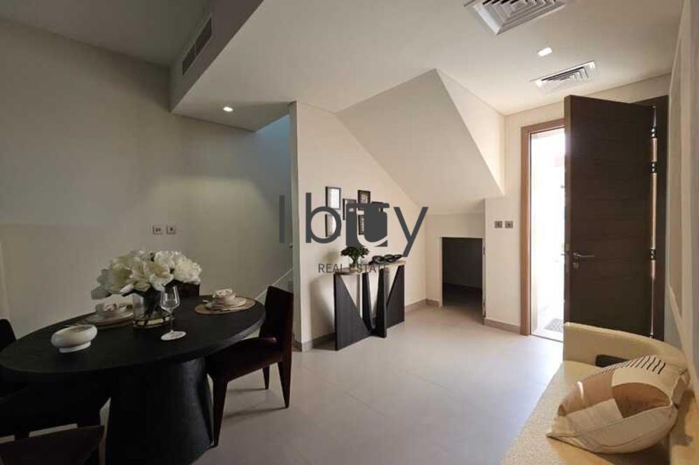 Single Row | Mid Unit | Next to Community Centre |