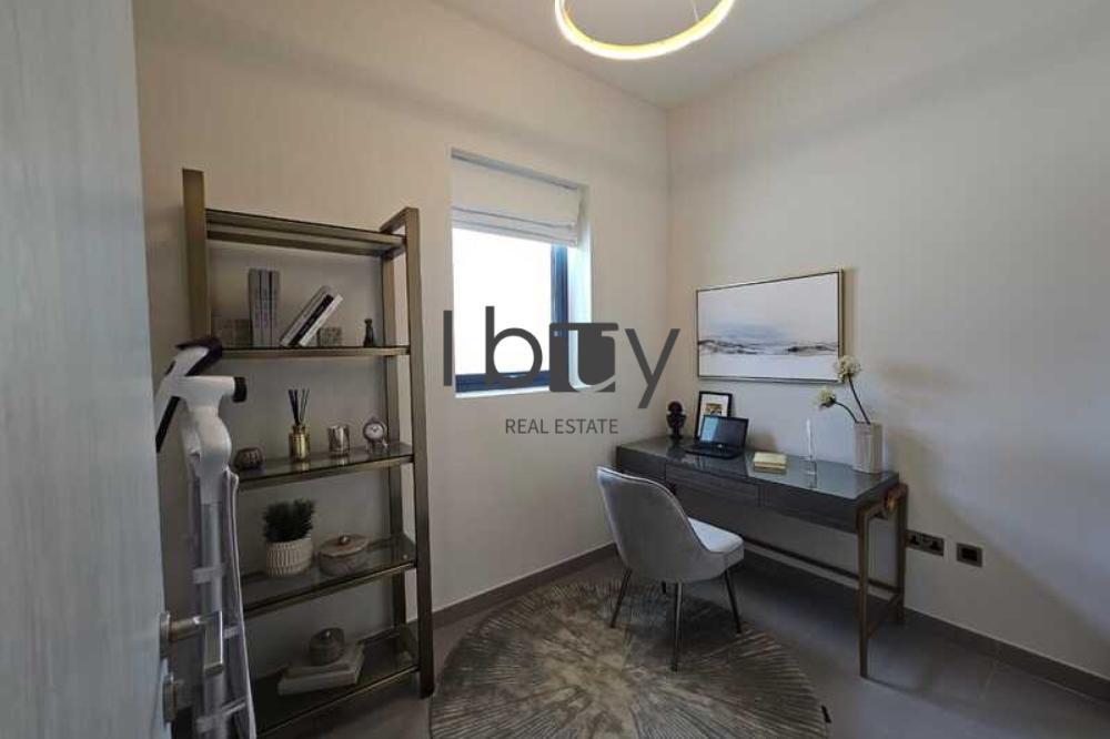 Single Row | Mid Unit | Next to Community Centre |