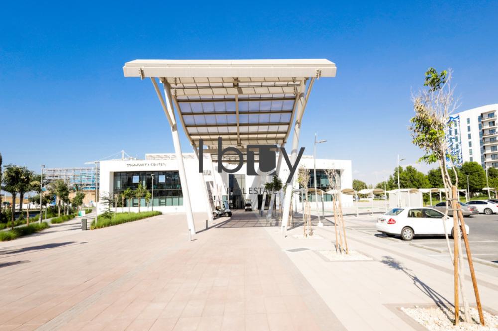 Sea World View | Ferrari World View | High Floor |