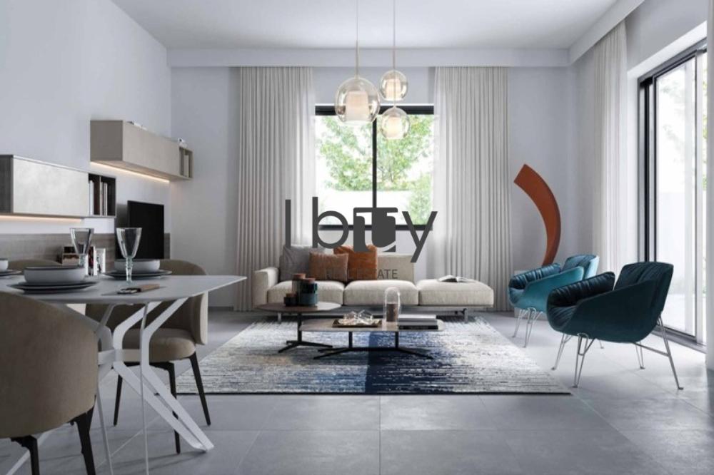 Park View | Single Row | Spacious Corner Unit |