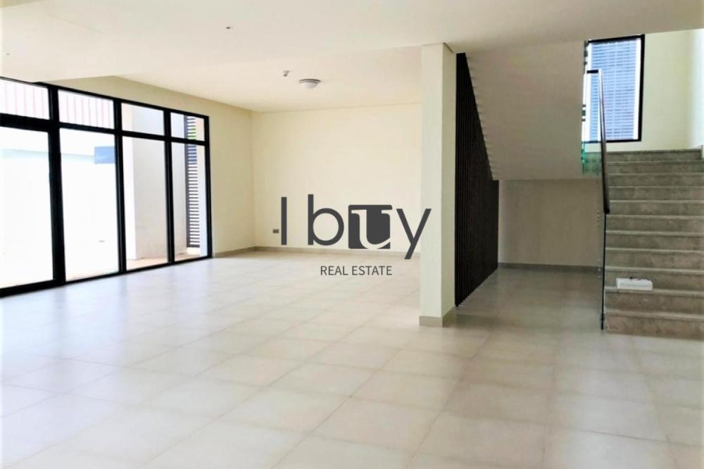Large Terrace | Single Row | Private Garden |