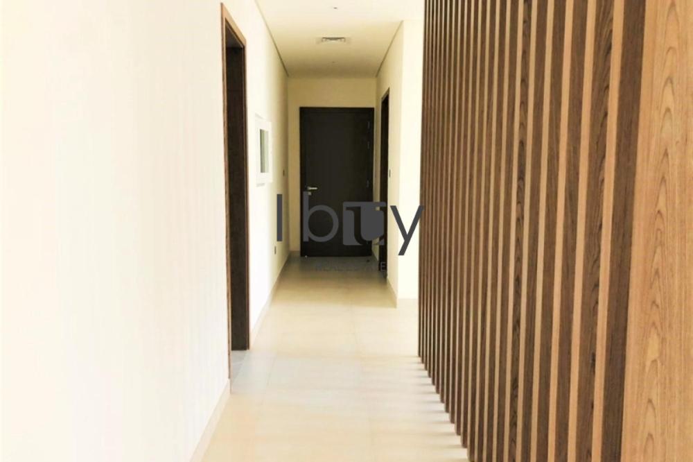 Large Terrace | Single Row | Private Garden |