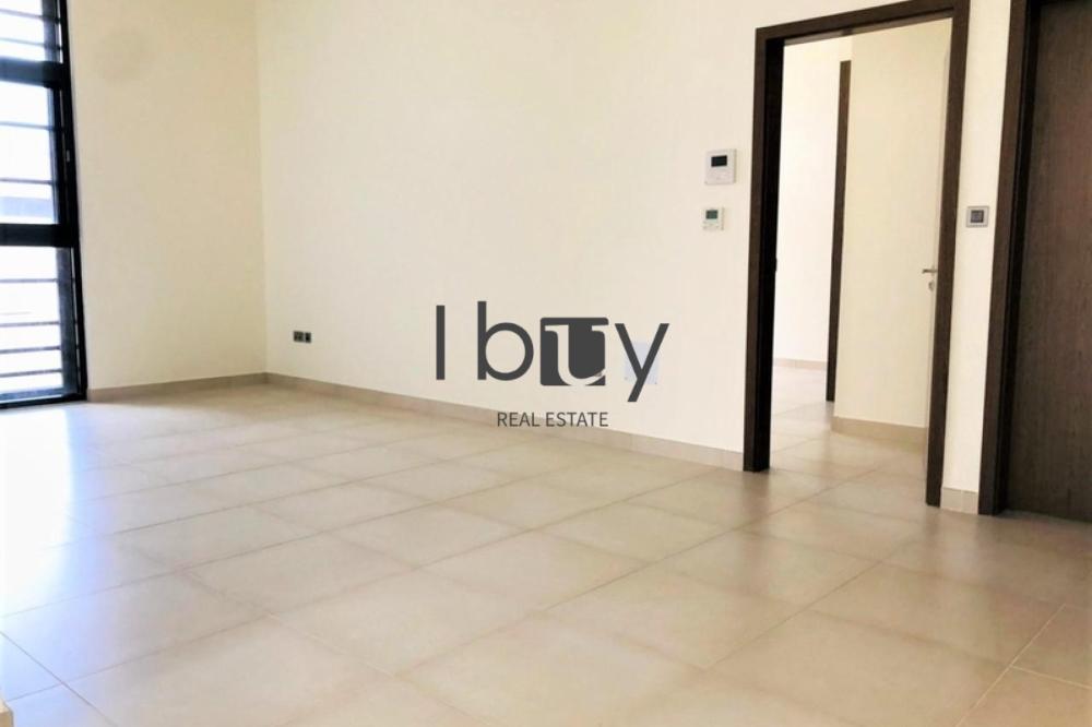Large Terrace | Single Row | Private Garden |