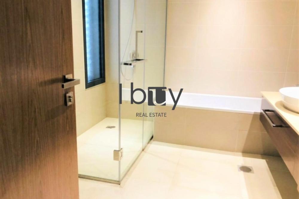 Large Terrace | Single Row | Private Garden |