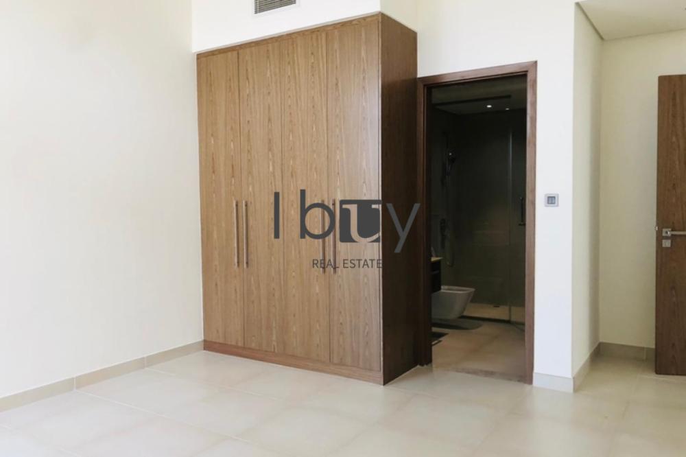 Large Terrace | Single Row | Private Garden |