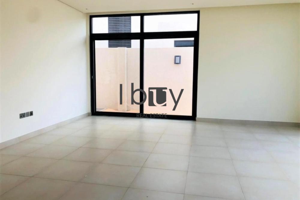 Large Terrace | Single Row | Private Garden |