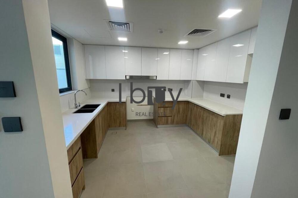 Double Row | Corner Unit | Prime Location |