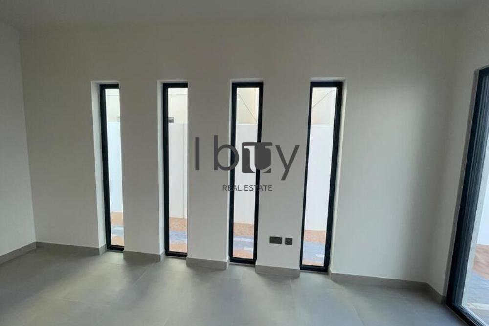 Double Row | Corner Unit | Prime Location |