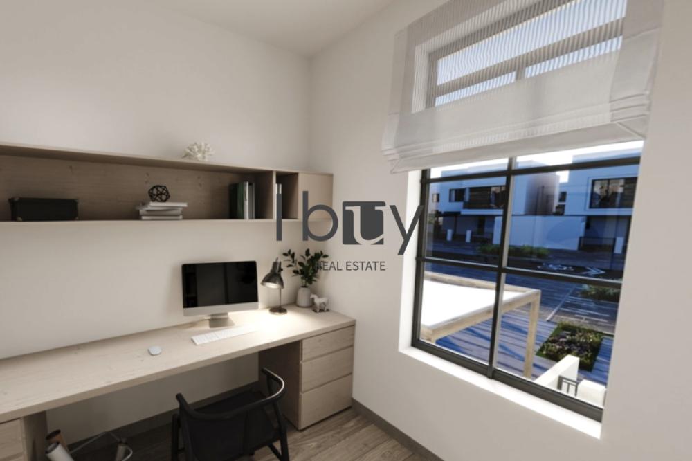 Double Row | Mid Unit | Expansive Floor Plan |