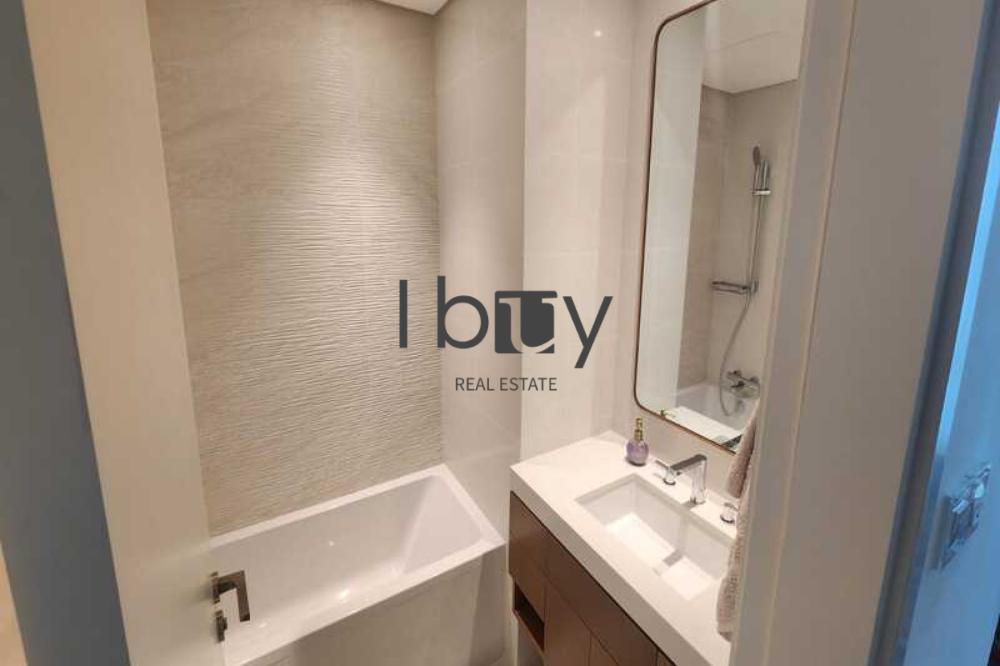 Luxurious 3BR Unit | Rare Layout | Exclusive |