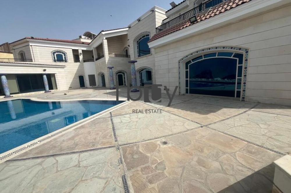 Private Pool | Luxury Mansion | Massive Layout |