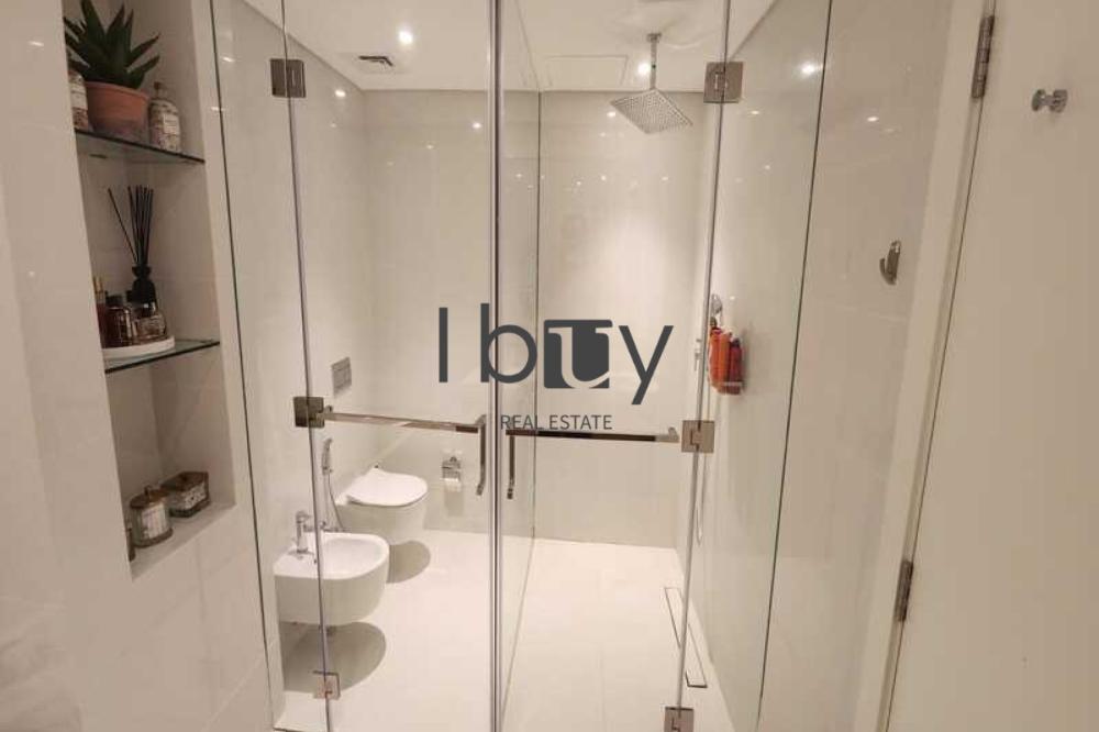 Luxurious 3BR Unit | Rare Layout | Exclusive |