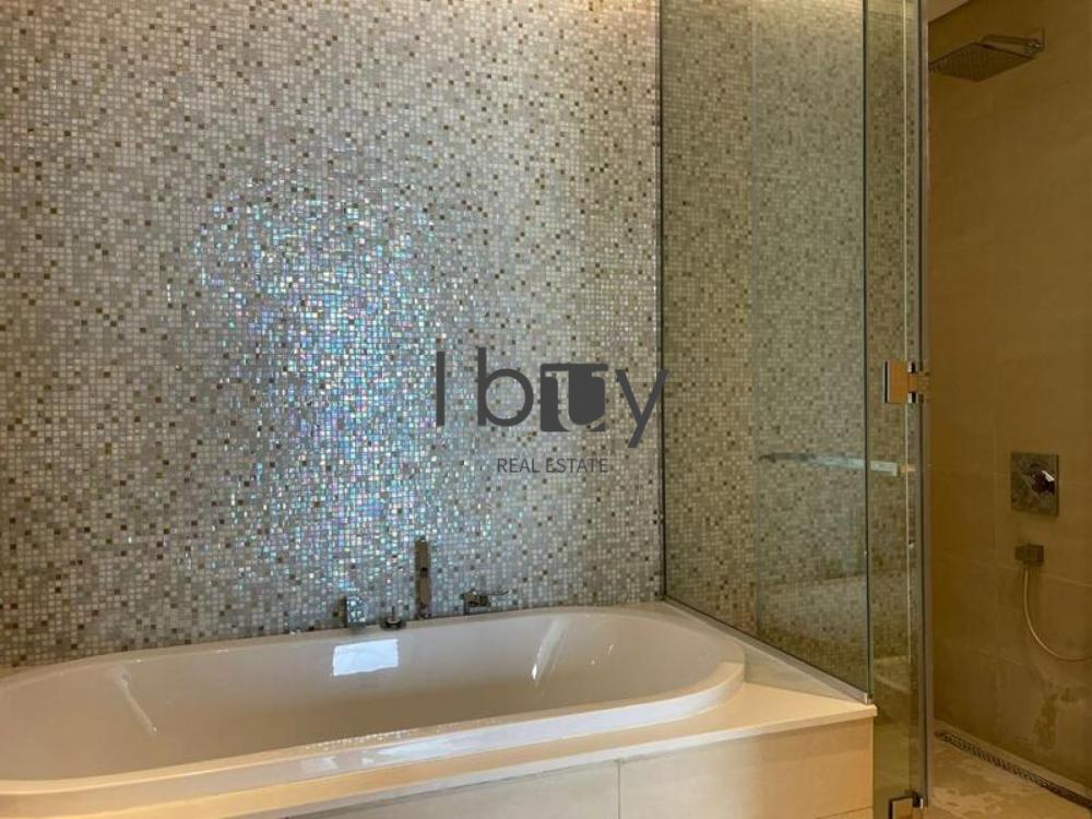 Single Row |  Mid Unit | Prime Area | Large Layout