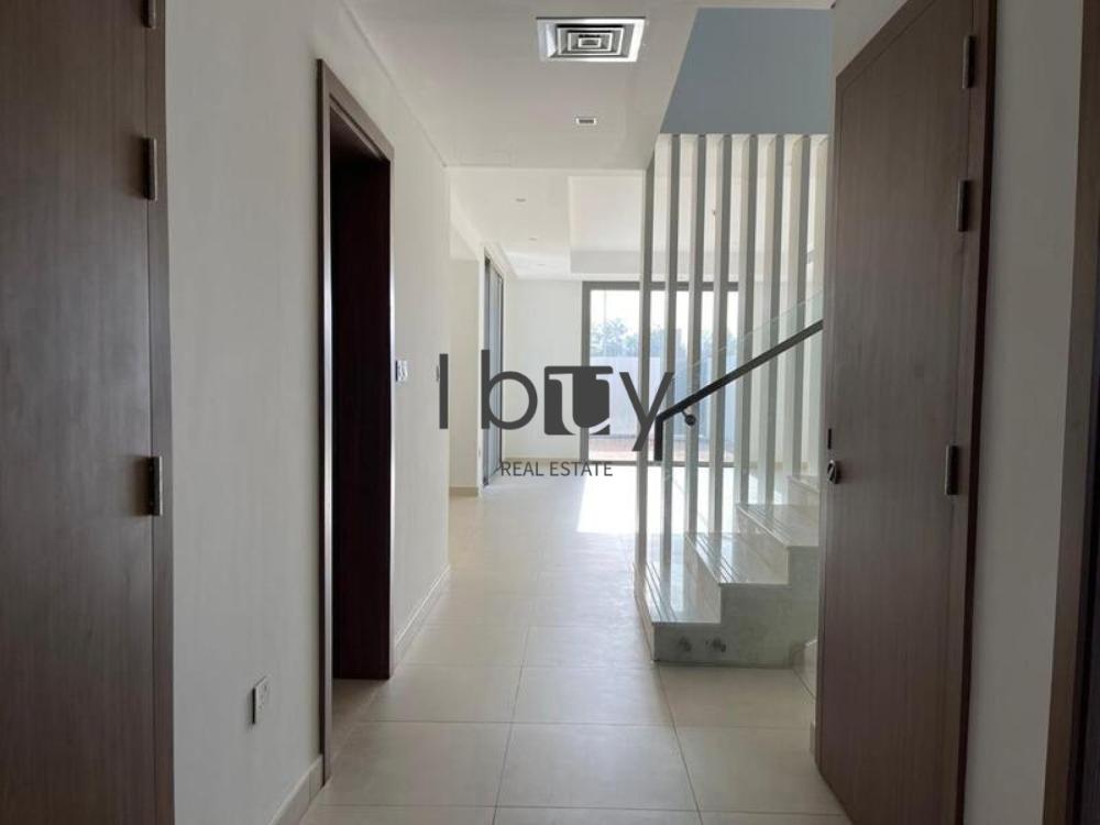 Single Row |  Mid Unit | Prime Area | Large Layout