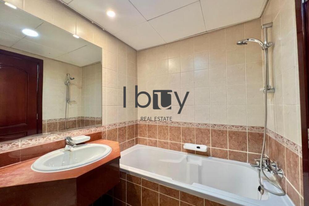 Private Garden | Massive Layout | High Privacy |