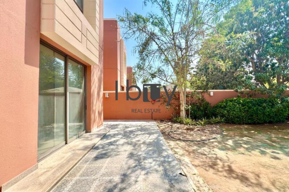 Private Garden | Massive Layout | High Privacy |