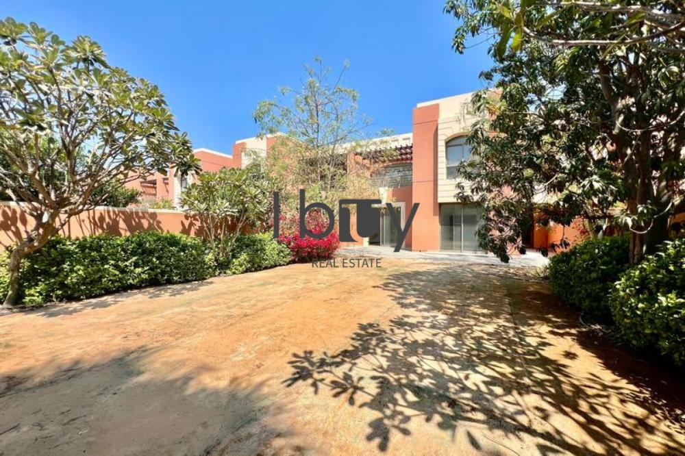 Private Garden | Massive Layout | High Privacy |