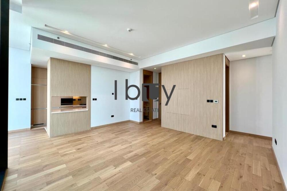 Sea View| High Floor | High Ceiling  | Wood Floor