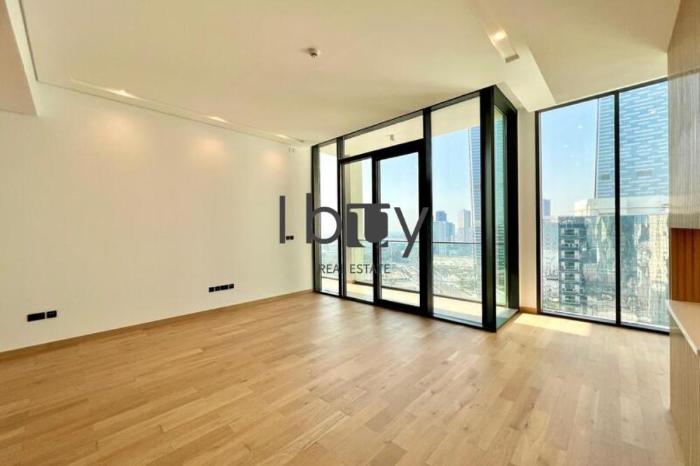 Sea View| High Floor | High Ceiling  | Wood Floor