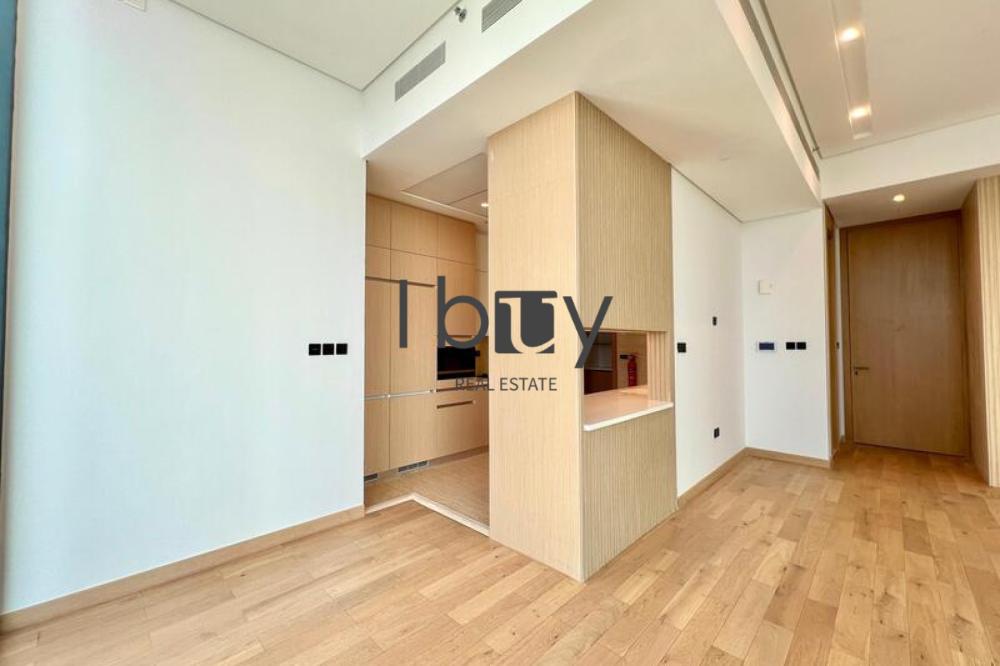 Sea View| High Floor | High Ceiling  | Wood Floor