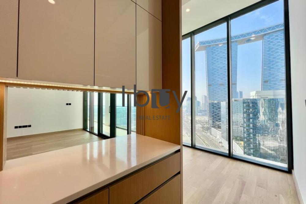 Sea View| High Floor | High Ceiling  | Wood Floor