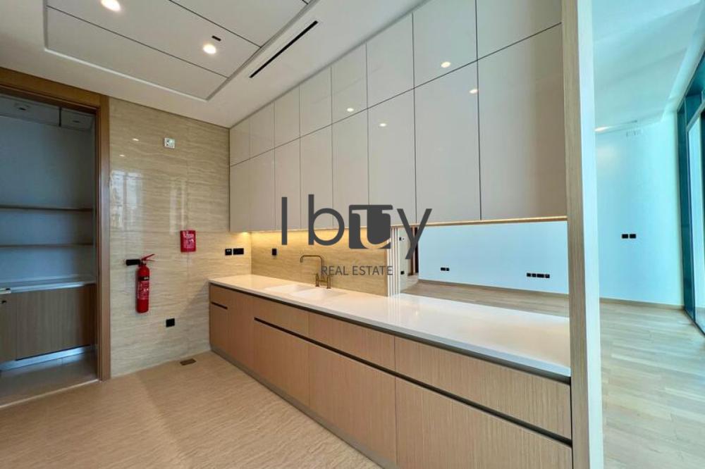 Sea View| High Floor | High Ceiling  | Wood Floor