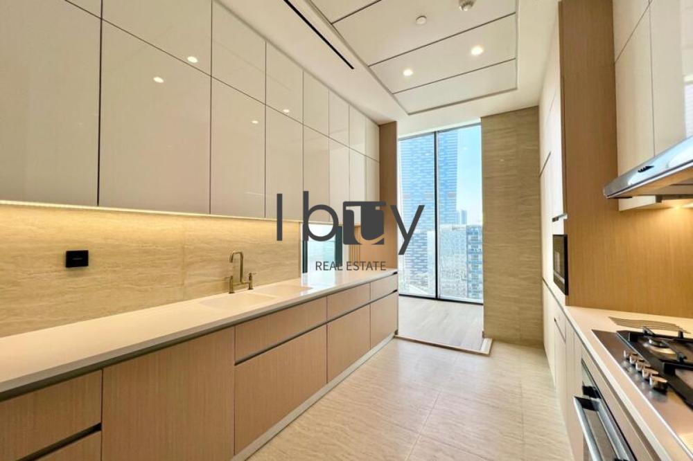 Sea View| High Floor | High Ceiling  | Wood Floor