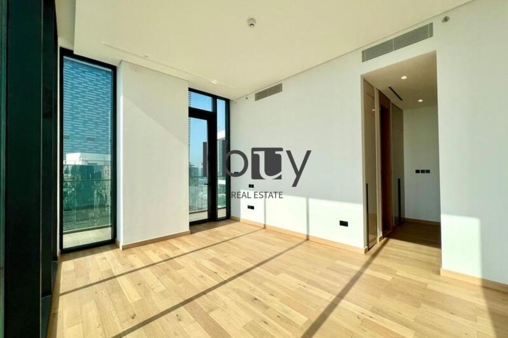 Sea View| High Floor | High Ceiling  | Wood Floor