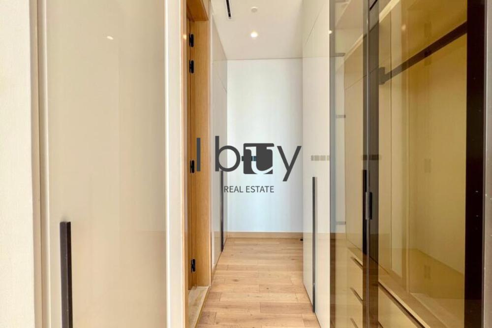 Sea View| High Floor | High Ceiling  | Wood Floor