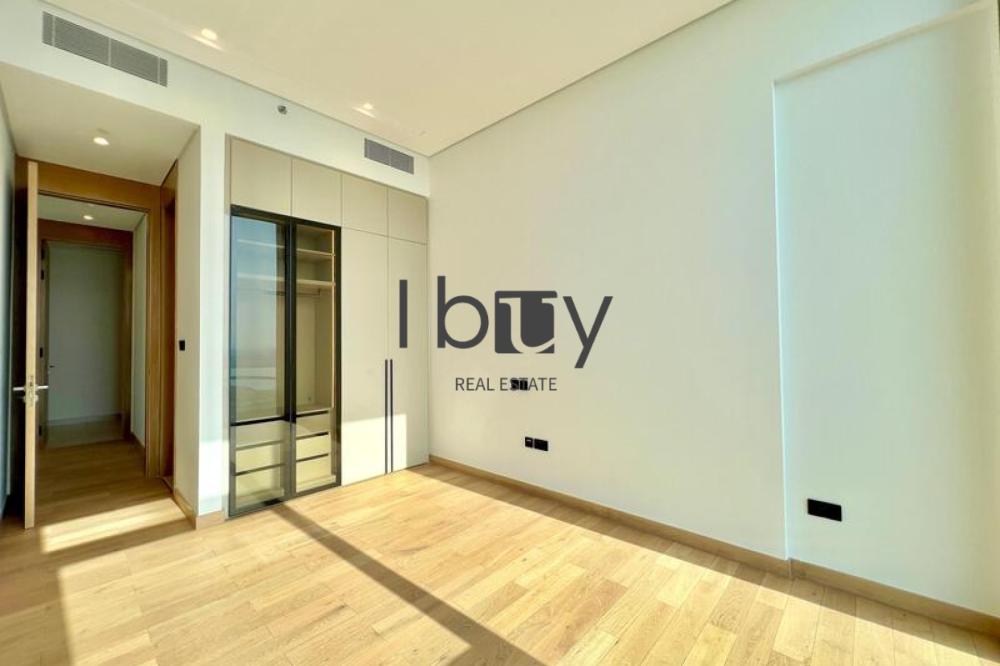 Sea View| High Floor | High Ceiling  | Wood Floor