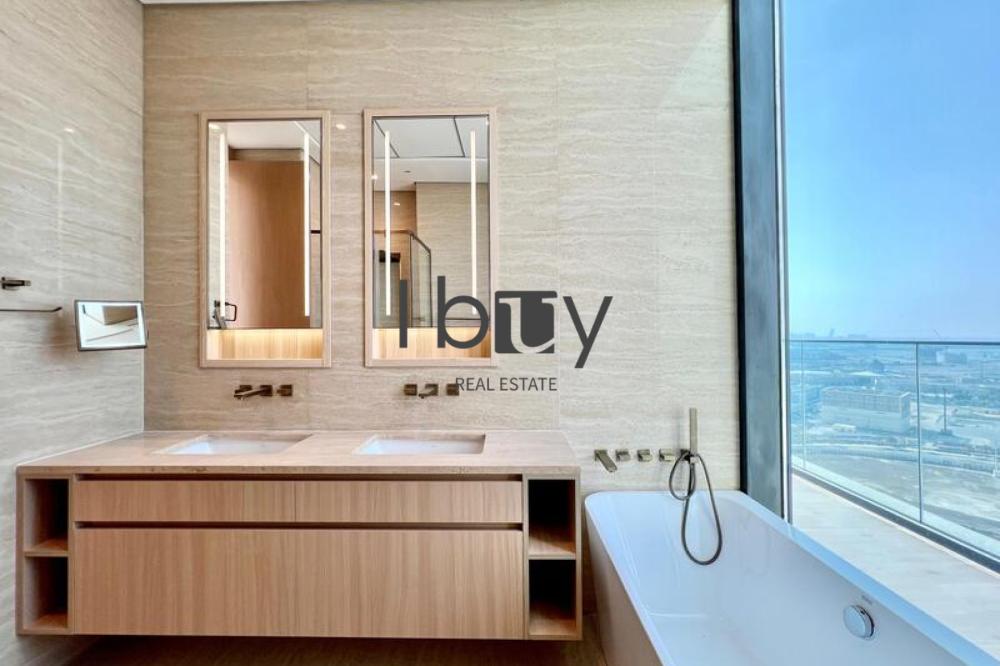 Sea View| High Floor | High Ceiling  | Wood Floor