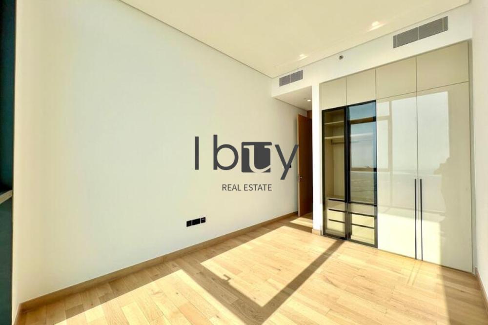 Sea View| High Floor | High Ceiling  | Wood Floor