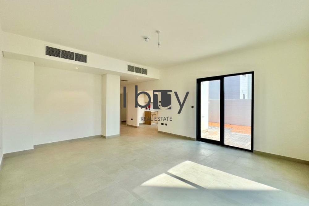 Single Row | Mid Unit | Next to Amenities |