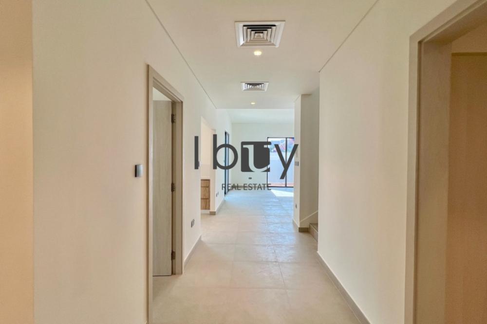 Single Row | Mid Unit | Next to Amenities |