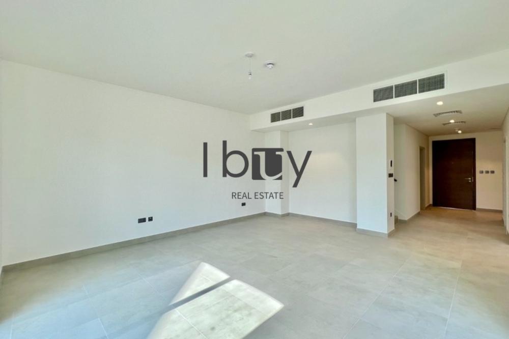 Single Row | Mid Unit | Next to Amenities |