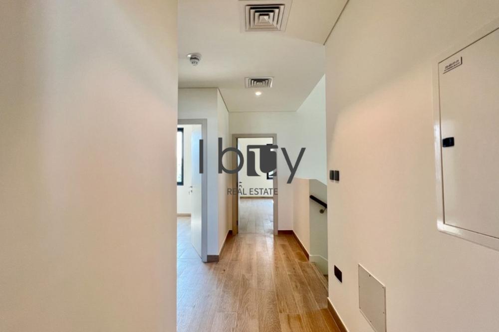 Single Row | Mid Unit | Next to Amenities |