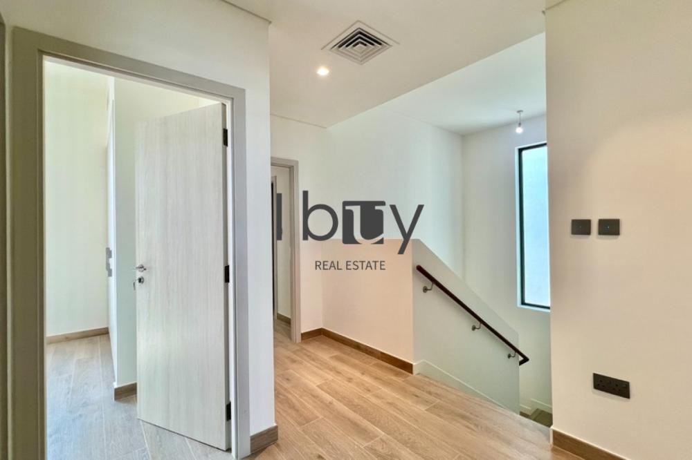 Single Row | Mid Unit | Next to Amenities |