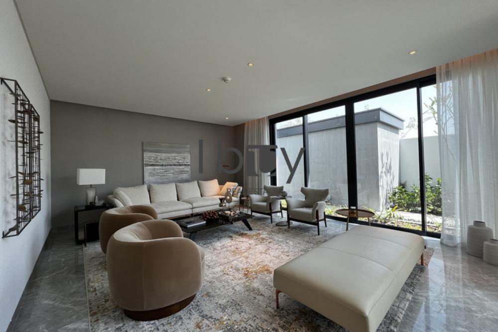 Single Row| Corner Unit | Close To Park | Hot Deal