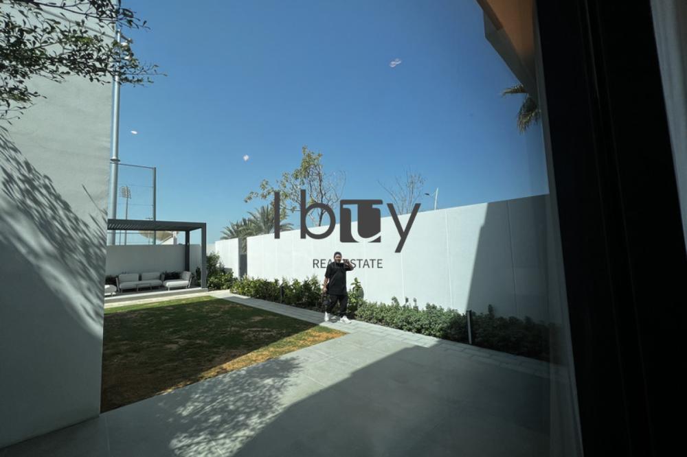 Single Row| Corner Unit | Close To Park | Hot Deal