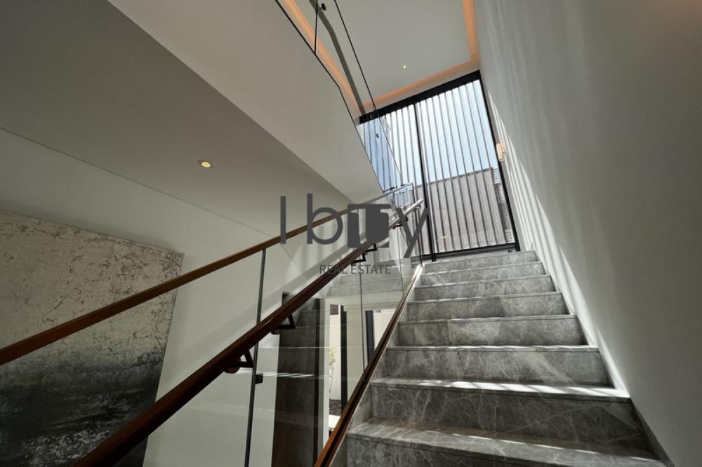 Single Row| Corner Unit | Close To Park | Hot Deal