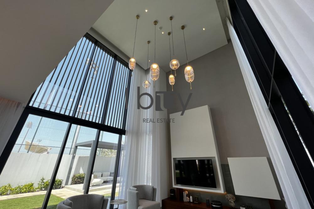 Single Row | Mid Unit | High Ceiling | Hot Deal