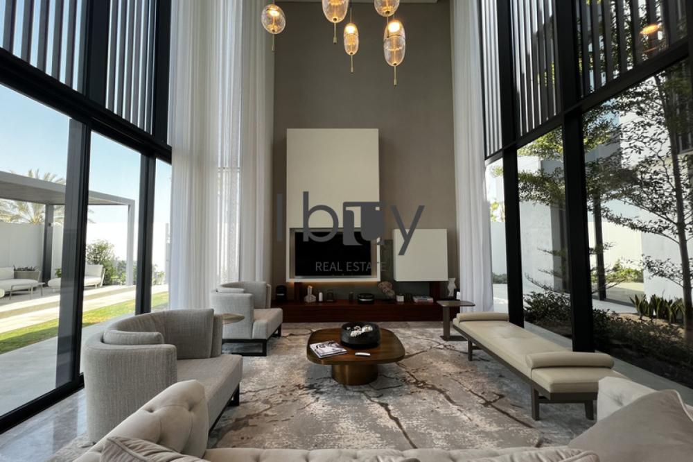 Single Row | Mid Unit | High Ceiling | Hot Deal