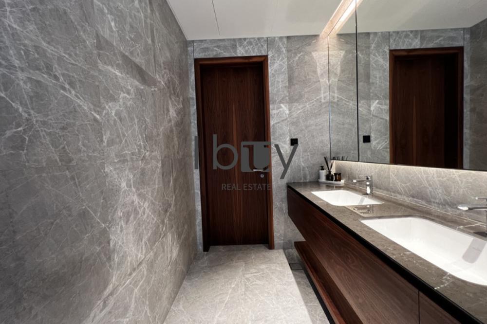 Single Row | Mid Unit | High Ceiling | Hot Deal