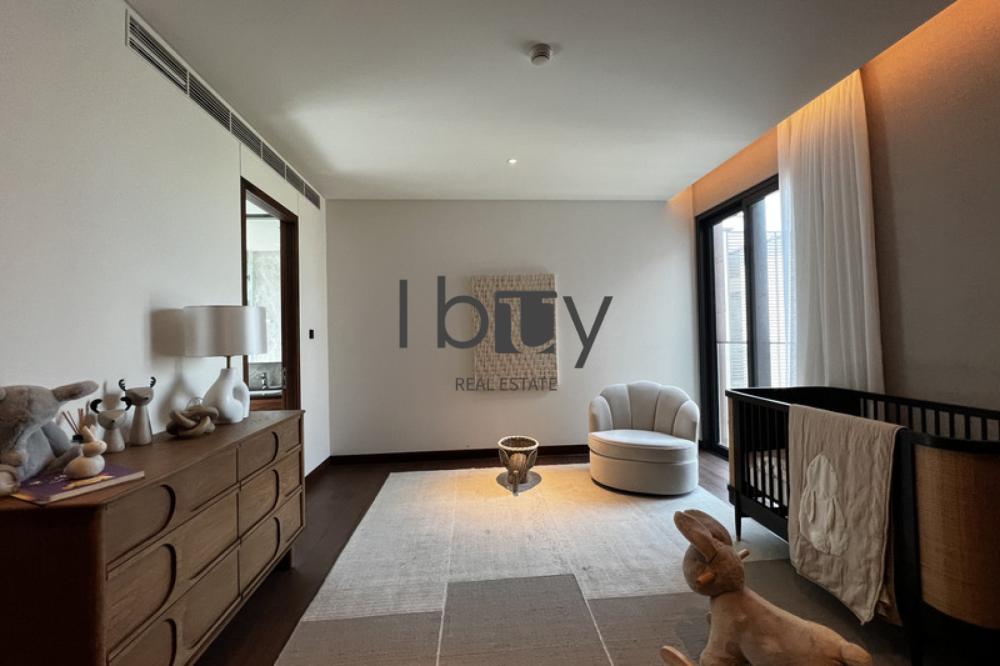 Single Row | Mid Unit | High Ceiling | Hot Deal