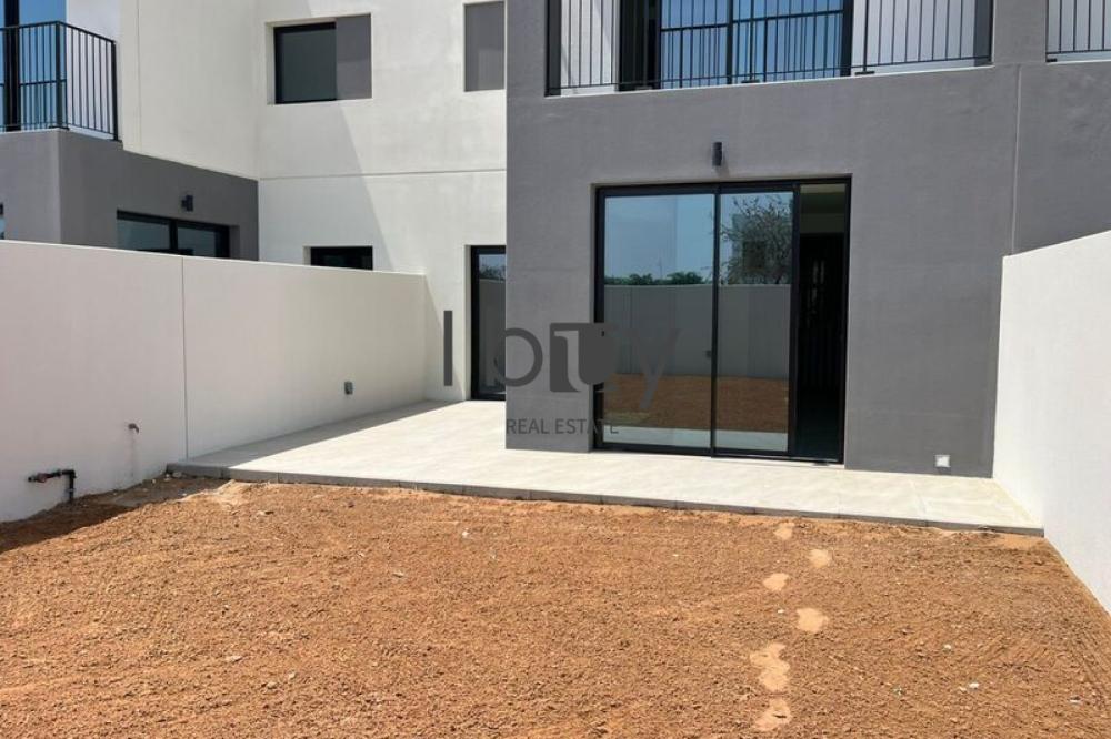 Ready To Move In |Single Row | Mid Unit | Hot Deal