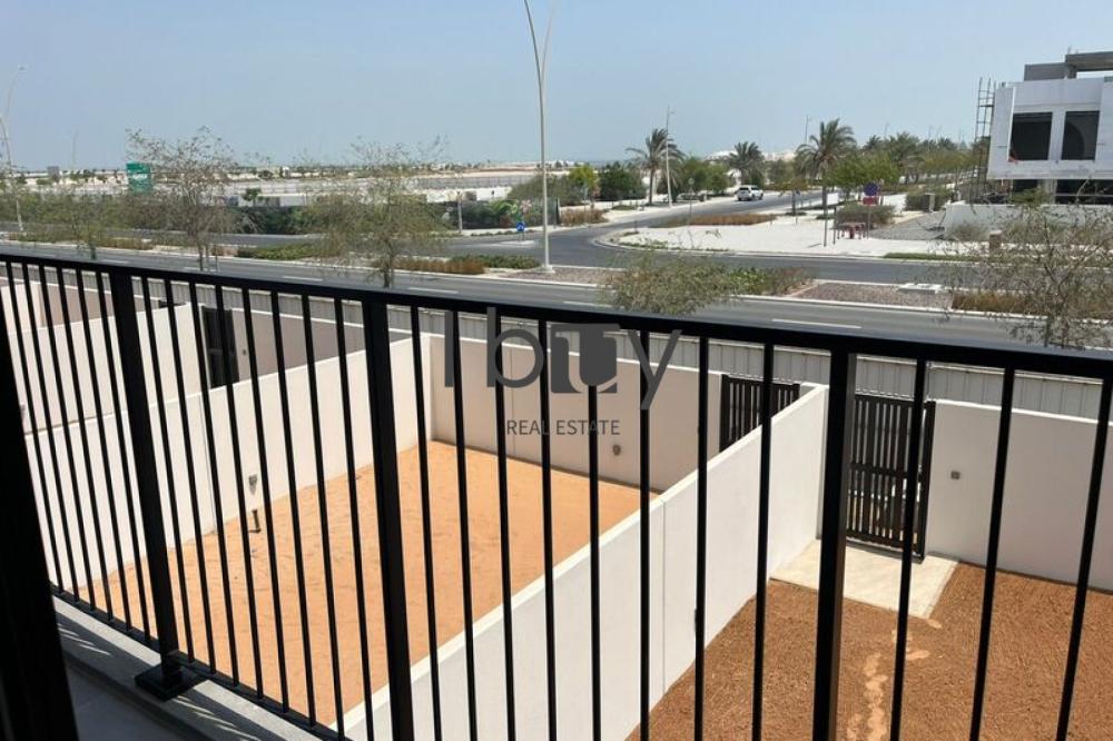 Ready To Move In |Single Row | Mid Unit | Hot Deal