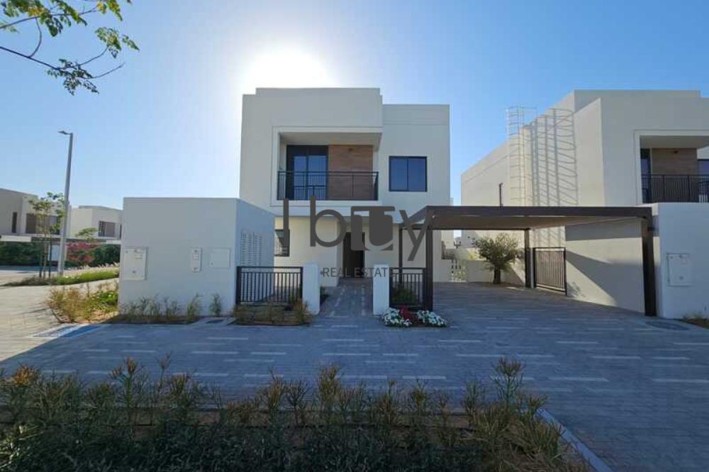 Double Row Corner Unit | Rare Layout | Prime Area