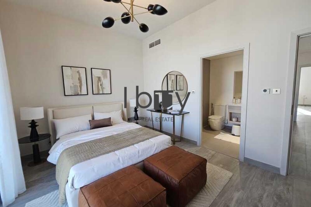 Double Row Corner Unit | Rare Layout | Prime Area