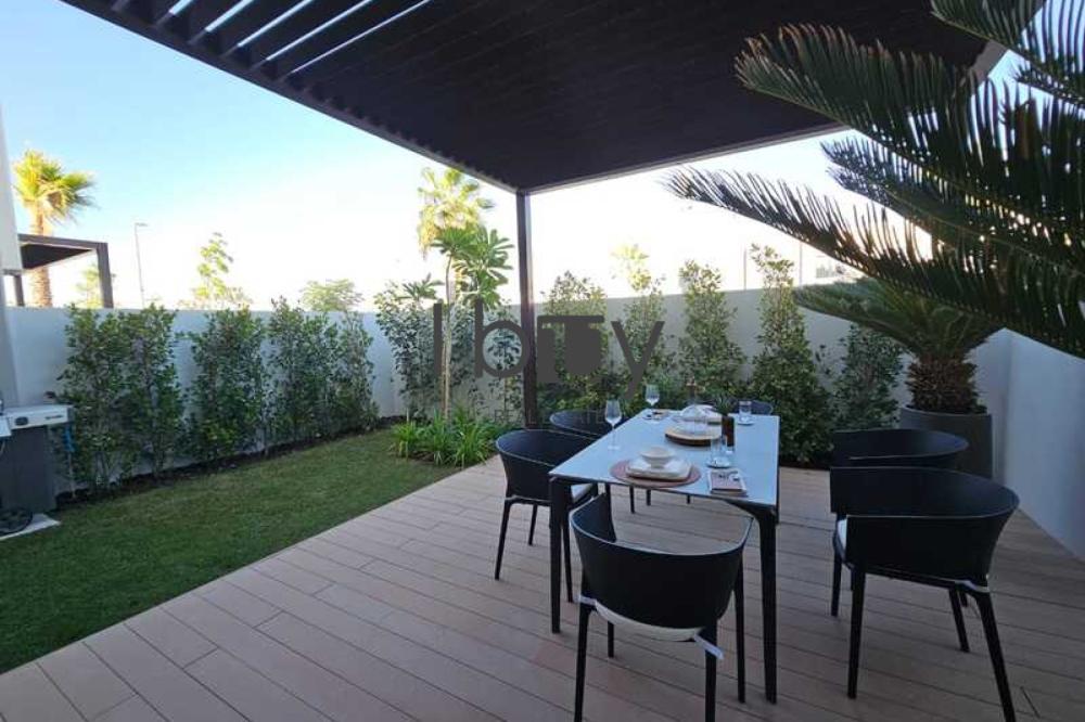 Double Row Corner Unit | Rare Layout | Prime Area